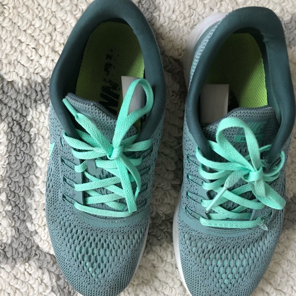 teal nike tennis shoes - Picture 4 of 4